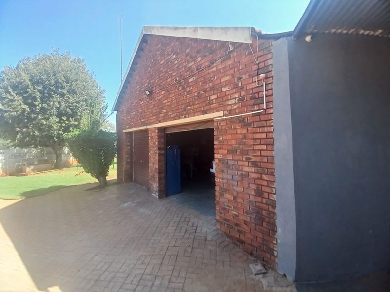 House For Sale in Vaal Park - Photo 3