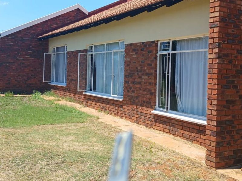 House For Sale in Vaal Park - Photo 4