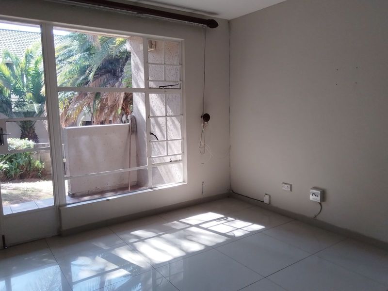 Apartment For Sale in Paulshof - Photo 3