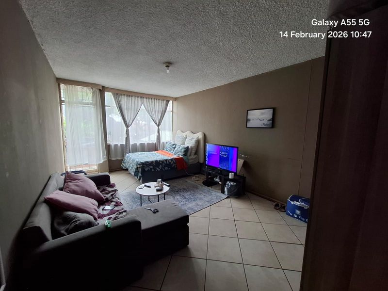 Apartment For Sale in Sunnyside - Photo 9