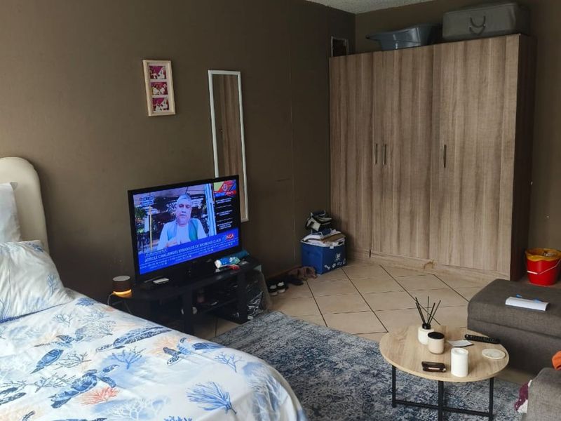 Apartment For Sale in Sunnyside - Photo 7