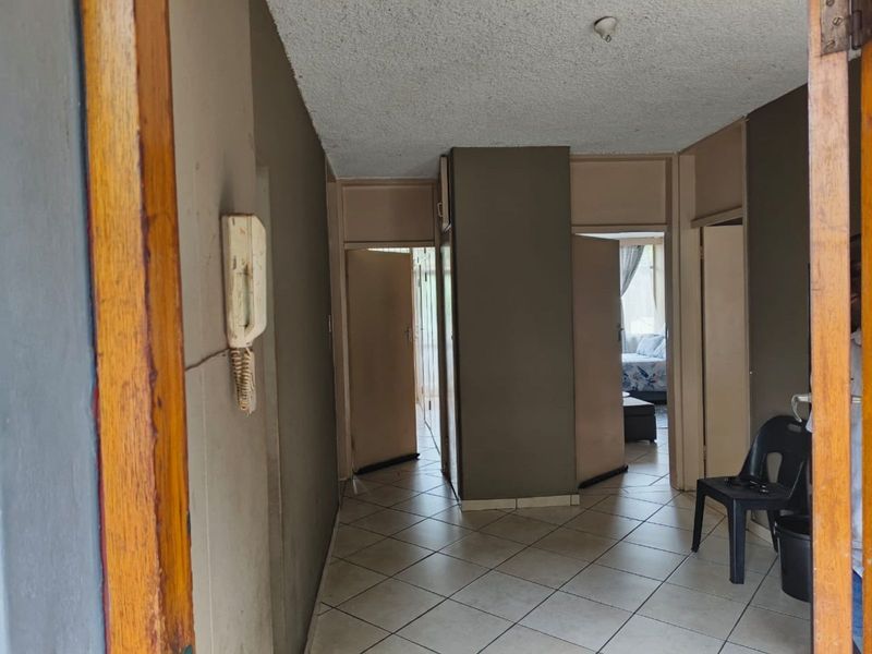 Apartment For Sale in Sunnyside - Photo 5