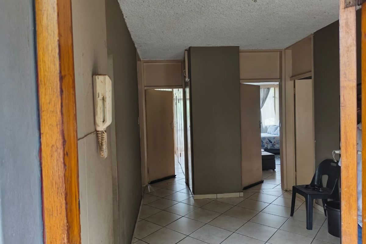 Apartment For Sale in Sunnyside - Photo 5