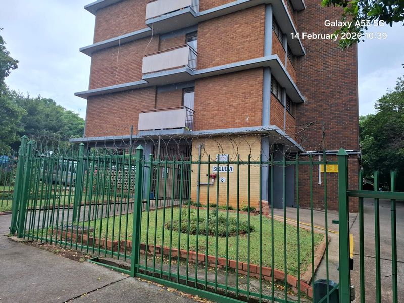 Apartment For Sale in Sunnyside - Photo 2