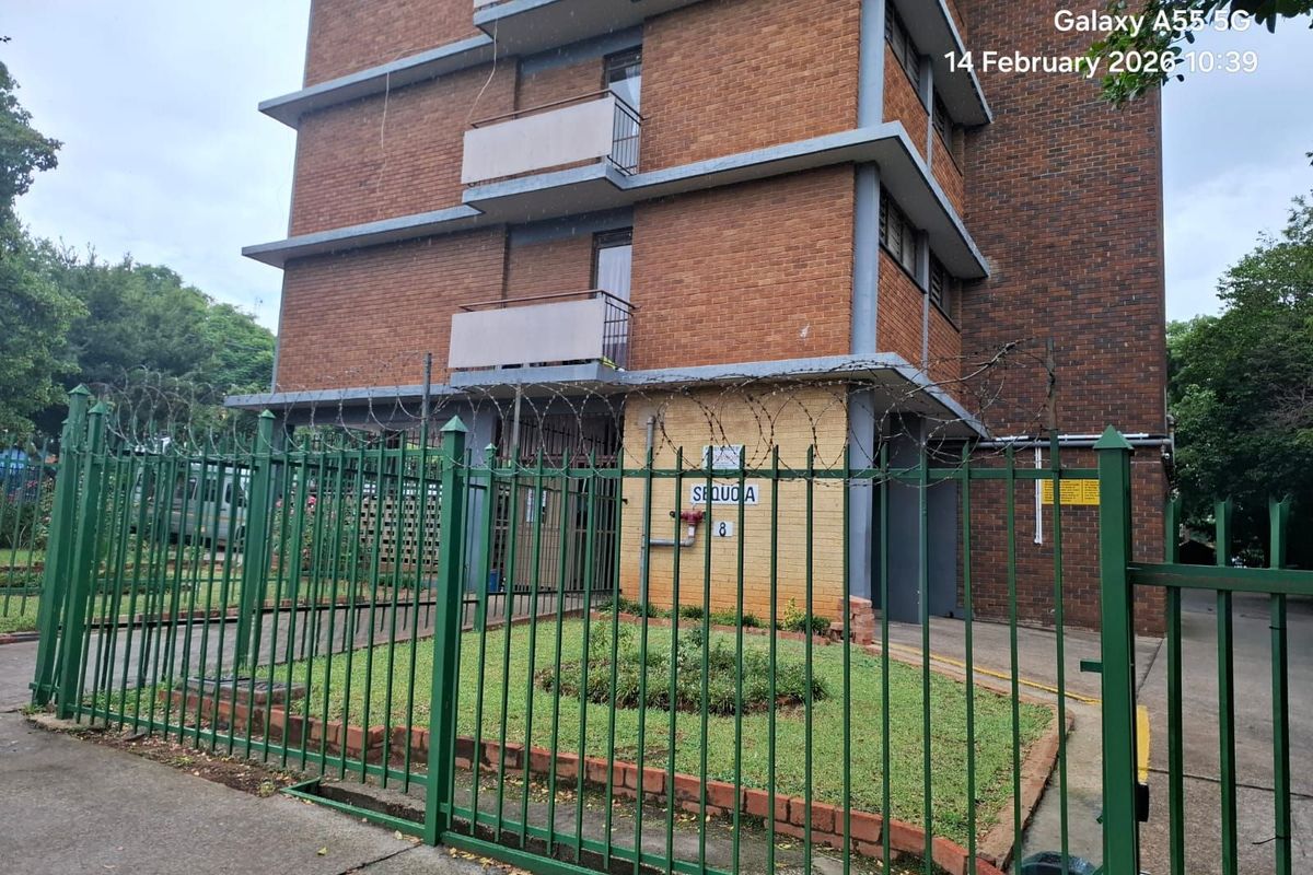 Apartment For Sale in Sunnyside - Photo 2