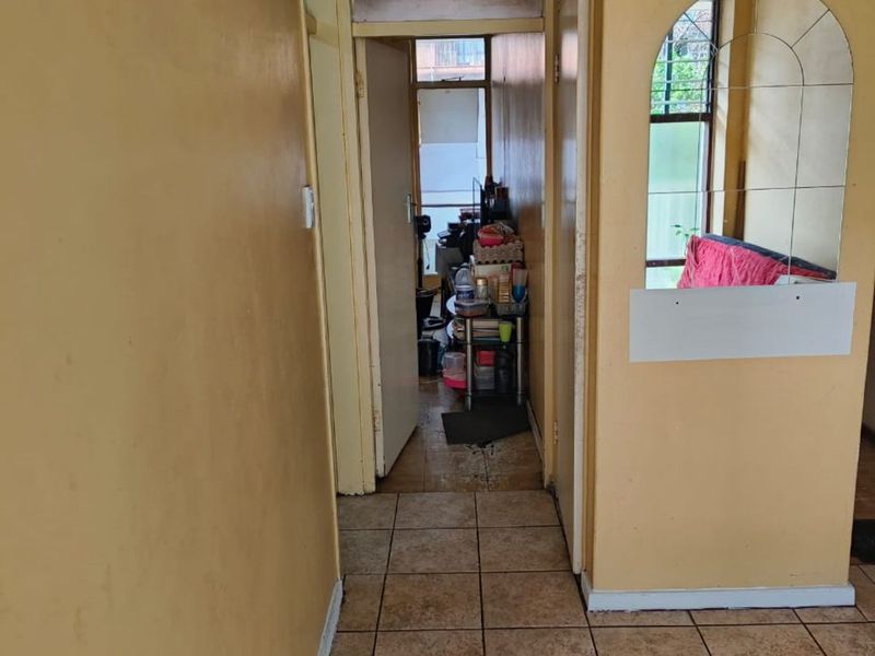 Apartment For Sale in Sunnyside - Photo 5