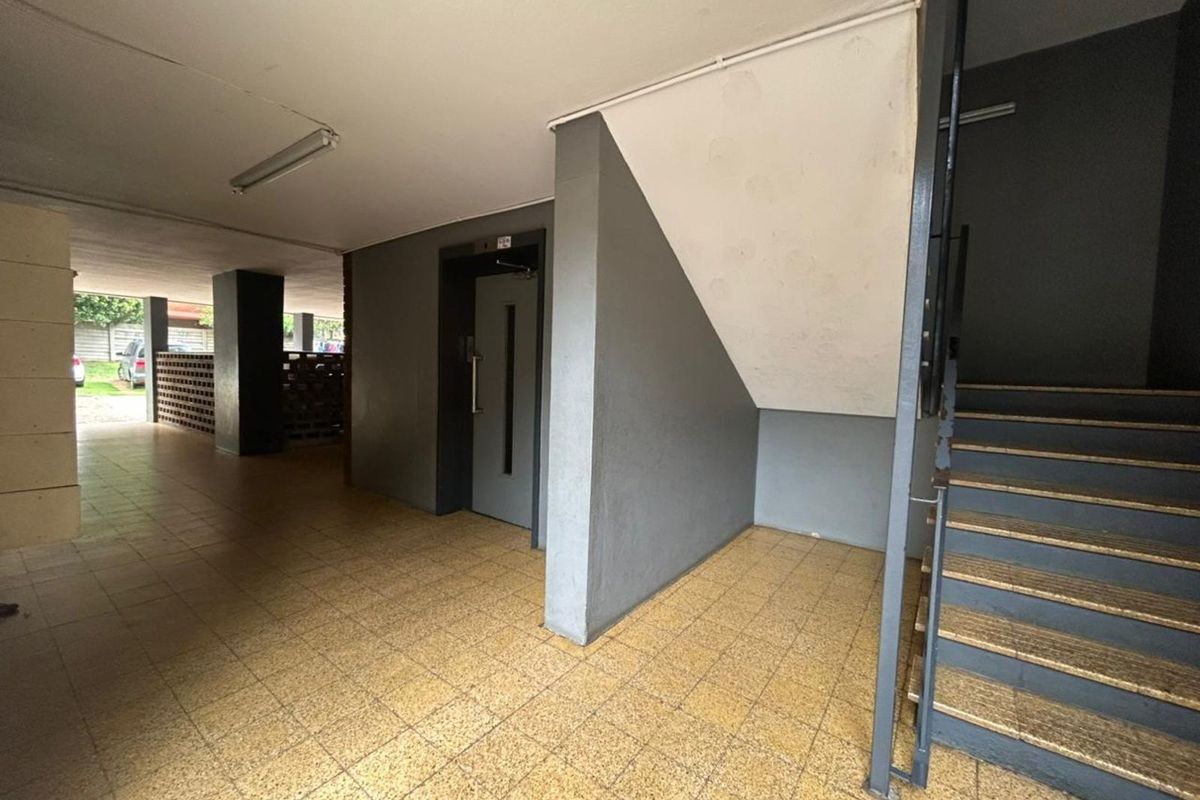 Apartment For Sale in Sunnyside - Photo 2