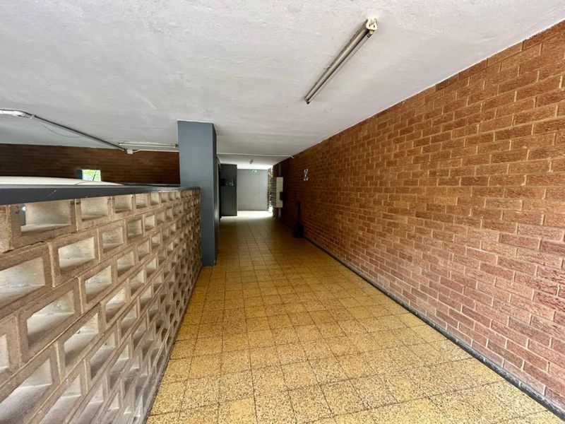 Apartment For Sale in Sunnyside - Photo 3