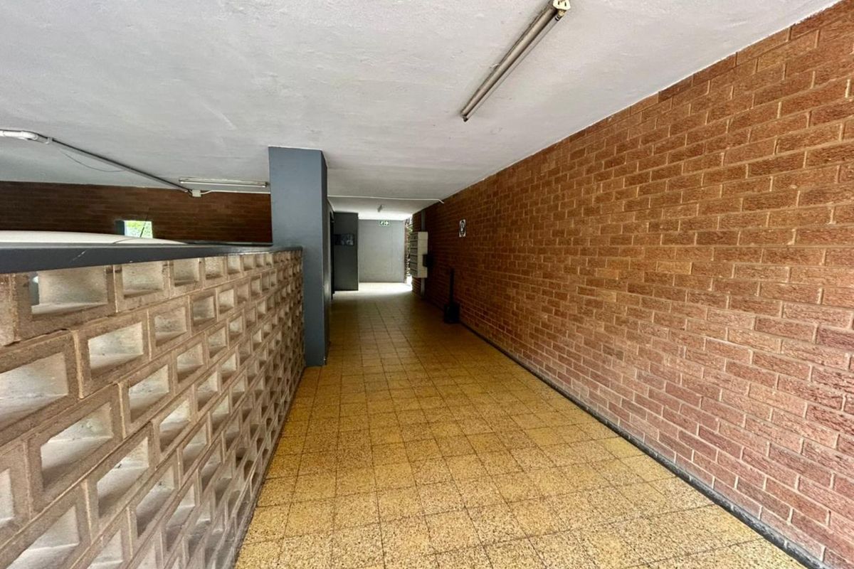 Apartment For Sale in Sunnyside - Photo 3