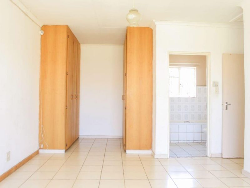 Townhouse For Sale in Ladybrand Central - Photo 2