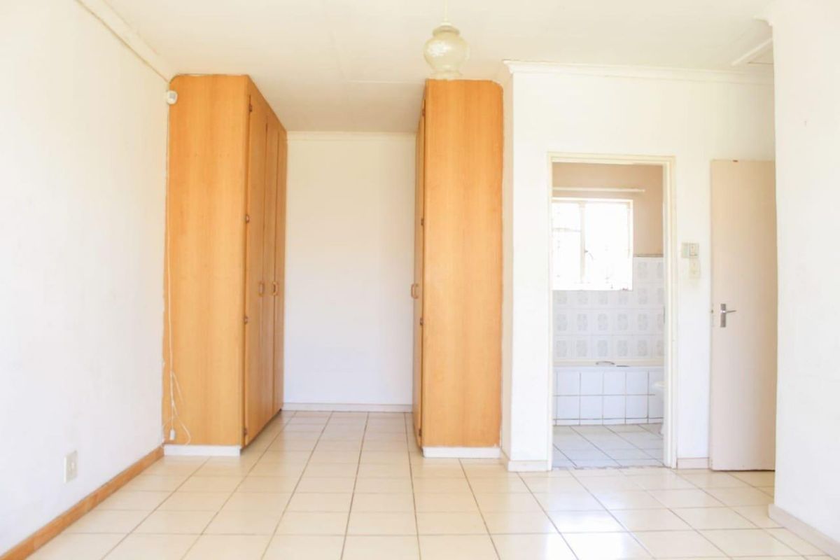 Townhouse For Sale in Ladybrand Central - Photo 2