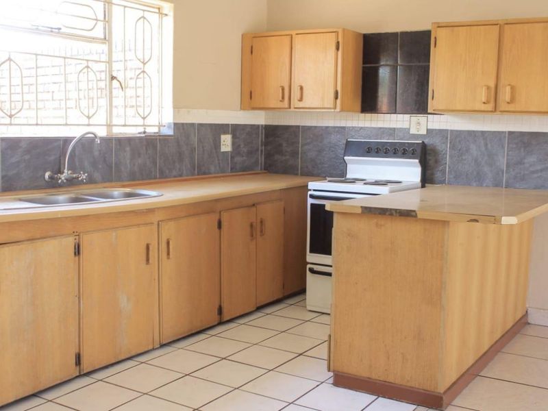 Townhouse For Sale in Ladybrand Central - Photo 4