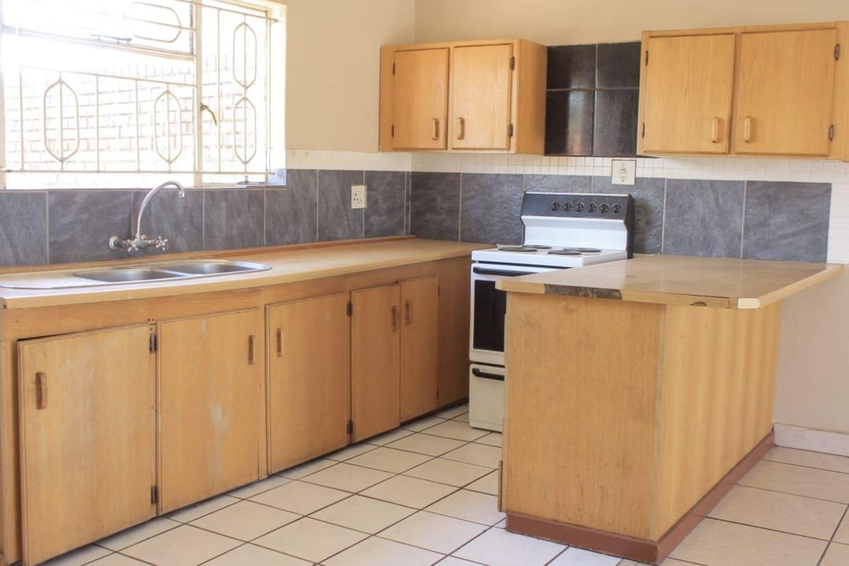 Townhouse For Sale in Ladybrand Central - Photo 4