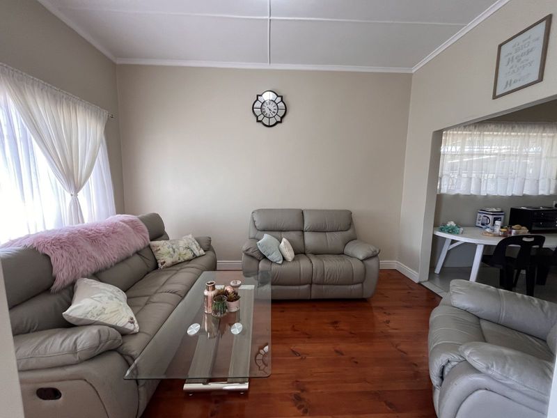 House For Sale in Korsten - Photo 6