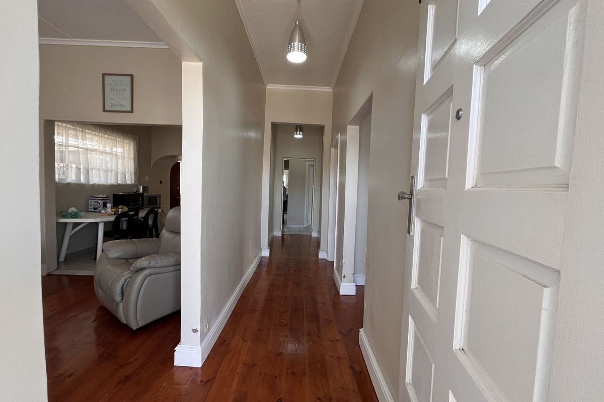 House For Sale in Korsten - Photo 5