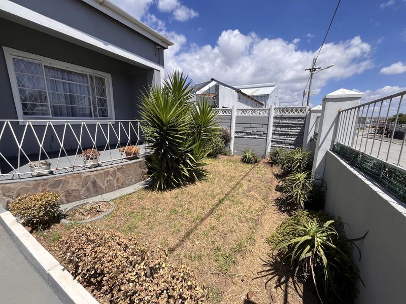 House For Sale in Korsten - Photo 3