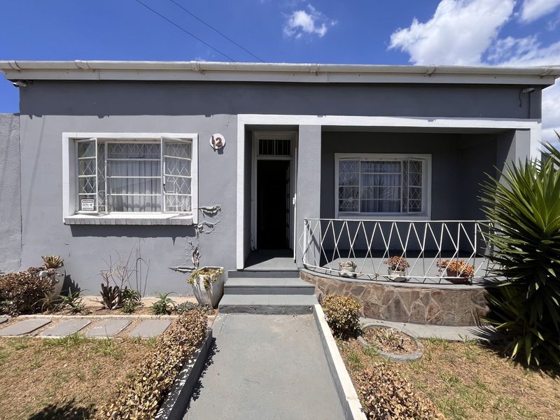 House For Sale in Korsten - Photo 2