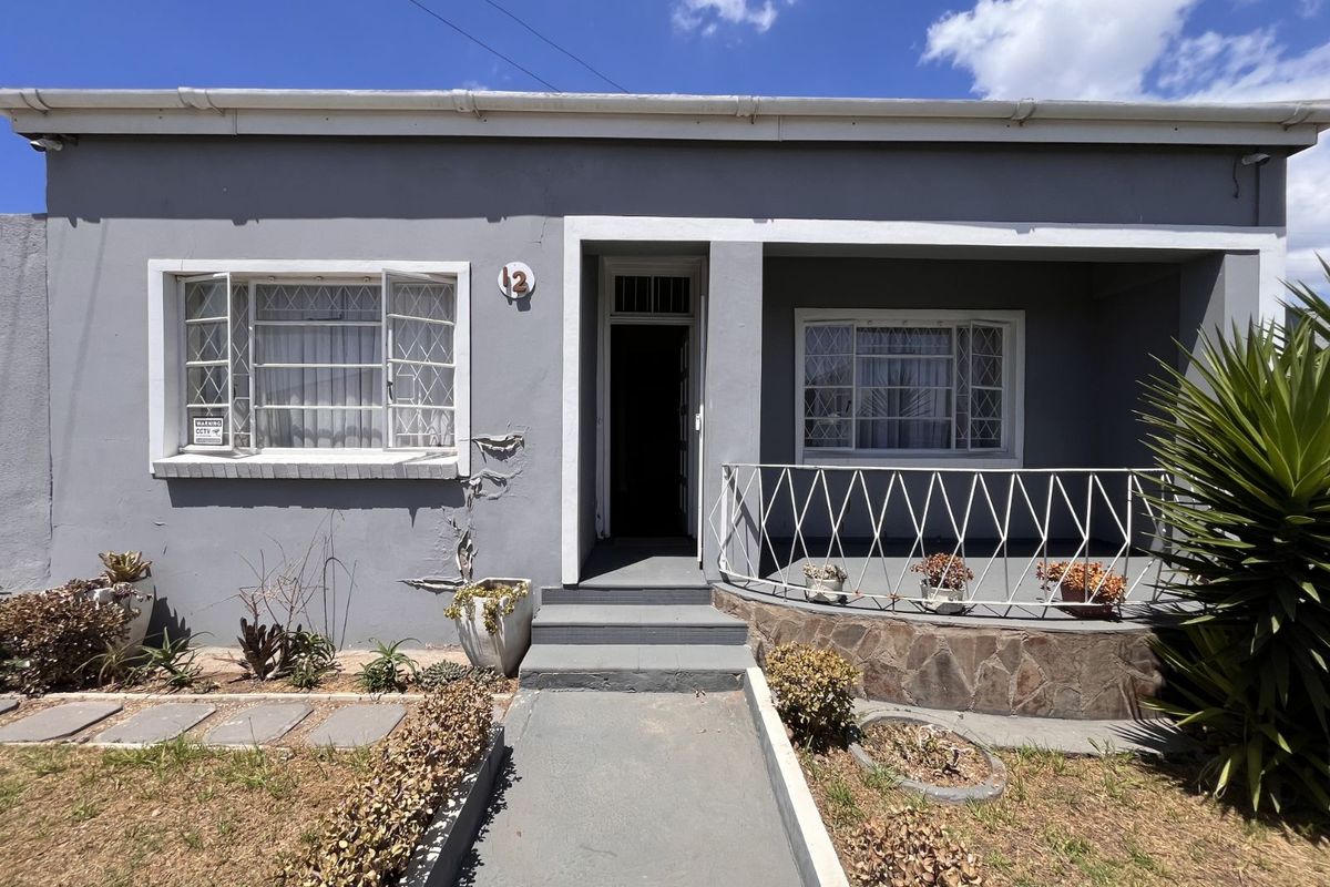 House For Sale in Korsten - Photo 2