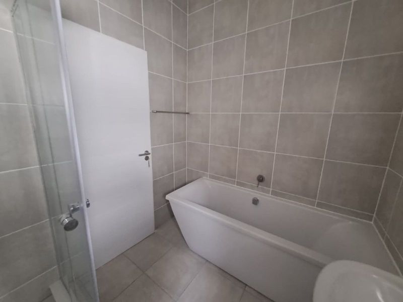 Apartment To Rent in Mooikloof - Photo 7