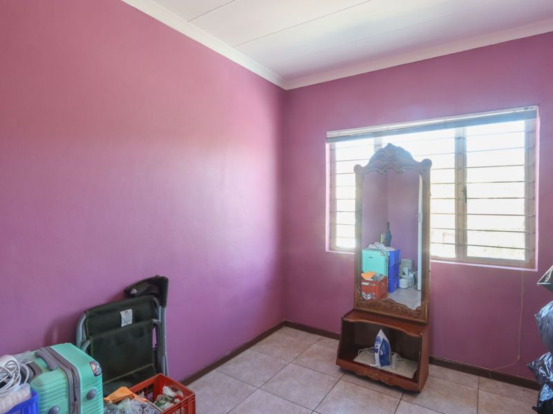 Townhouse For Sale in Bluff - Photo 10