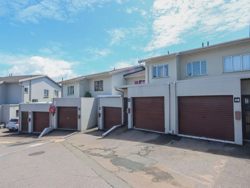 Townhouse For Sale in Bluff - Photo 4