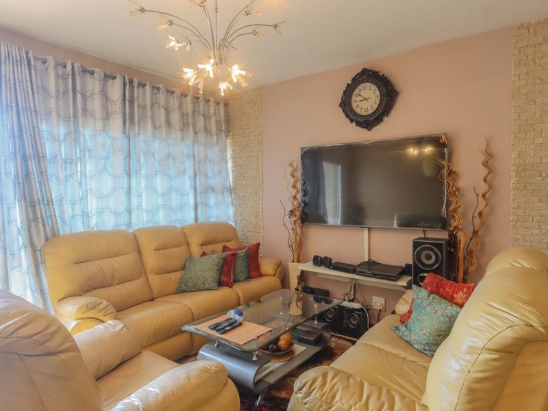 Townhouse For Sale in Bluff - Photo 2