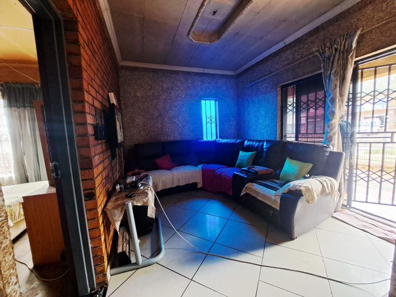 House For Sale in Mamelodi - Photo 2