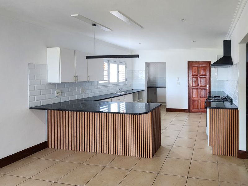 Townhouse For Sale in Sheffield Beach - Photo 3