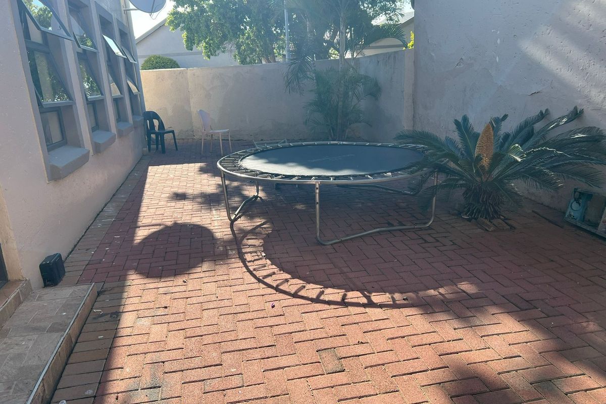 House For Sale in Clarina - Photo 4