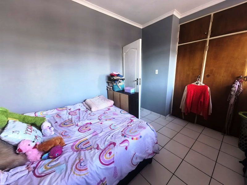 Townhouse For Sale in Lyttelton Manor - Photo 8