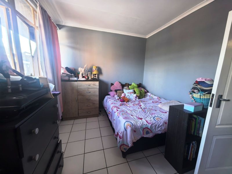 Townhouse For Sale in Lyttelton Manor - Photo 9