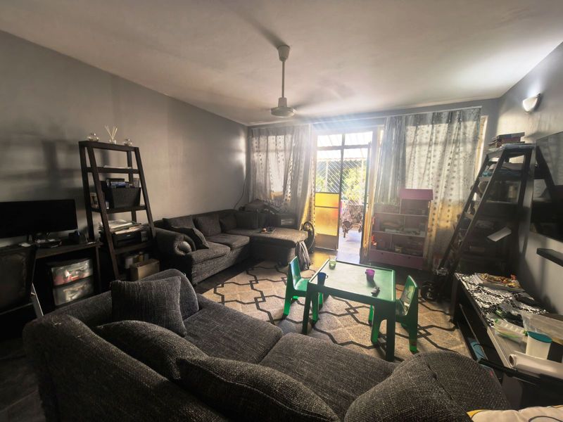 Townhouse For Sale in Lyttelton Manor - Photo 3