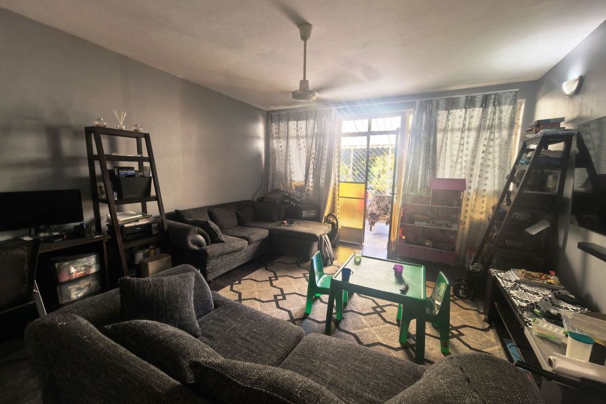 Townhouse For Sale in Lyttelton Manor - Photo 3