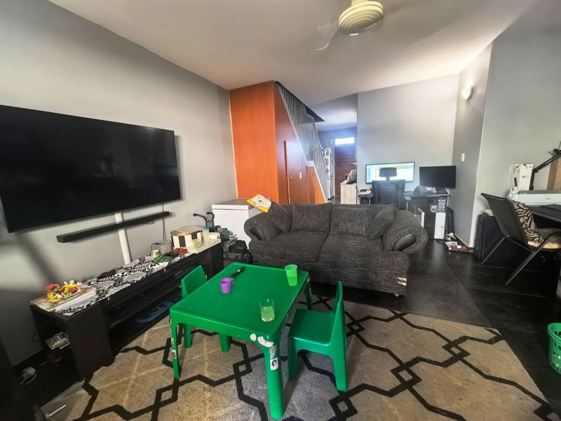 Townhouse For Sale in Lyttelton Manor - Photo 4