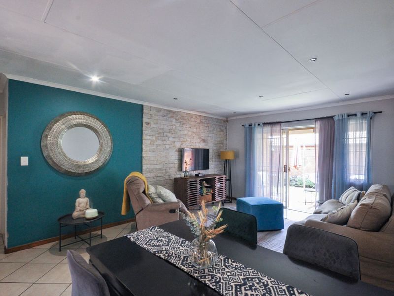 Townhouse For Sale in Mooikloof Ridge - Photo 8