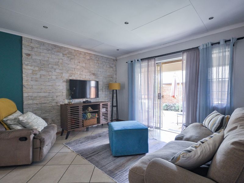 Townhouse For Sale in Mooikloof Ridge - Photo 7