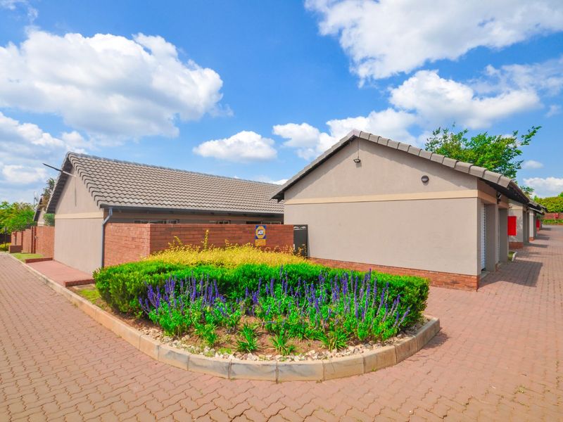 Townhouse For Sale in Mooikloof Ridge - Photo 6