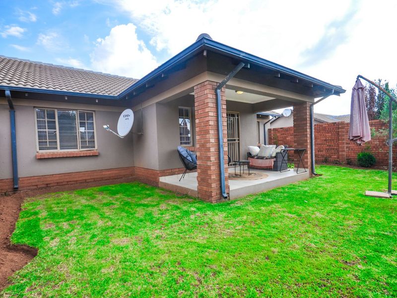 Townhouse For Sale in Mooikloof Ridge - Photo 3