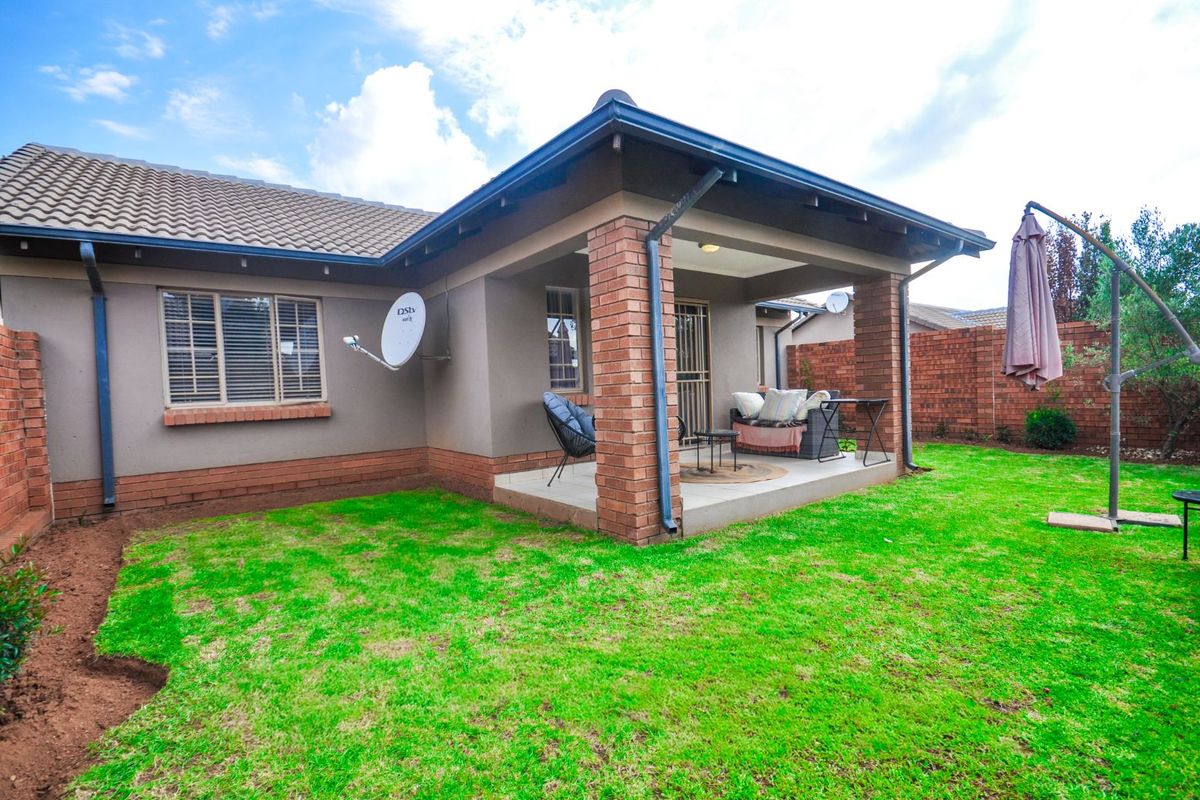 Townhouse For Sale in Mooikloof Ridge - Photo 3