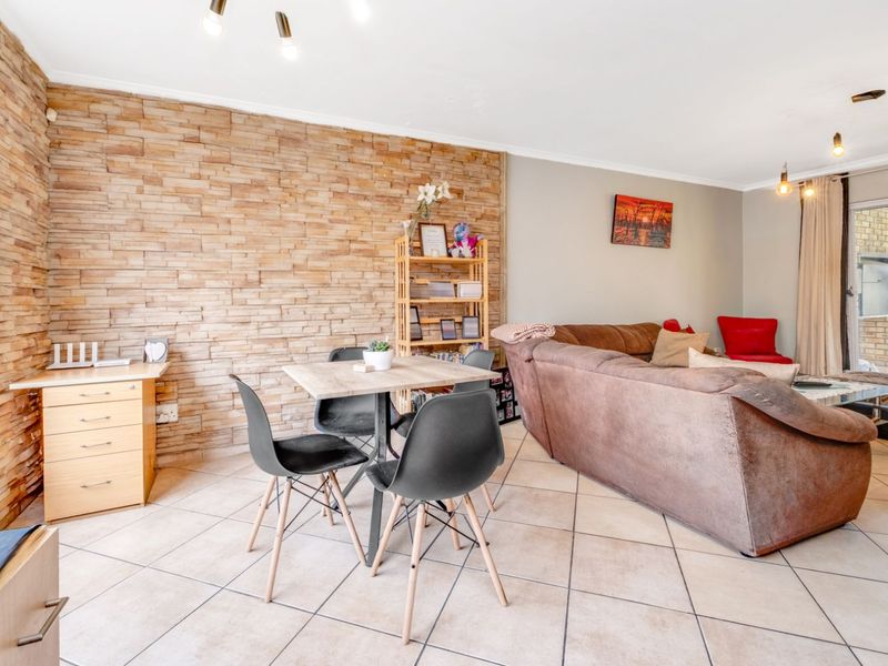 Townhouse For Sale in Wilgeheuwel - Photo 5