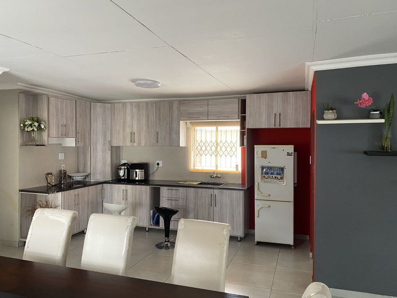 House For Sale in Madiba Park - Photo 4