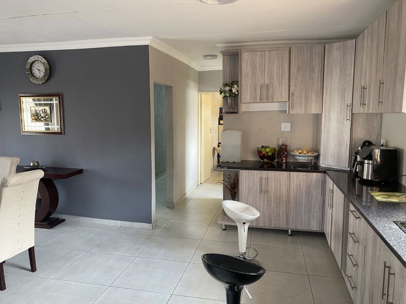 House For Sale in Madiba Park - Photo 3