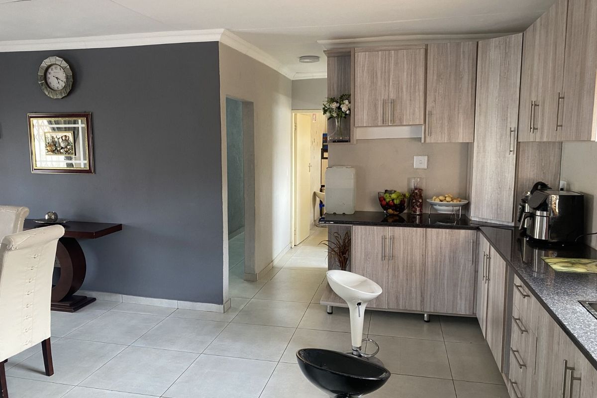 House For Sale in Madiba Park - Photo 3
