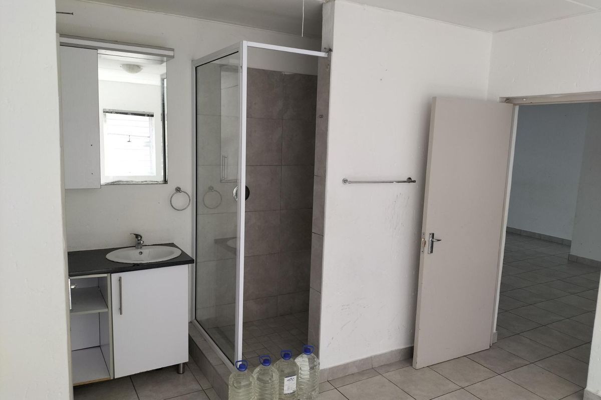 Apartment To Rent in Brixton - Photo 2
