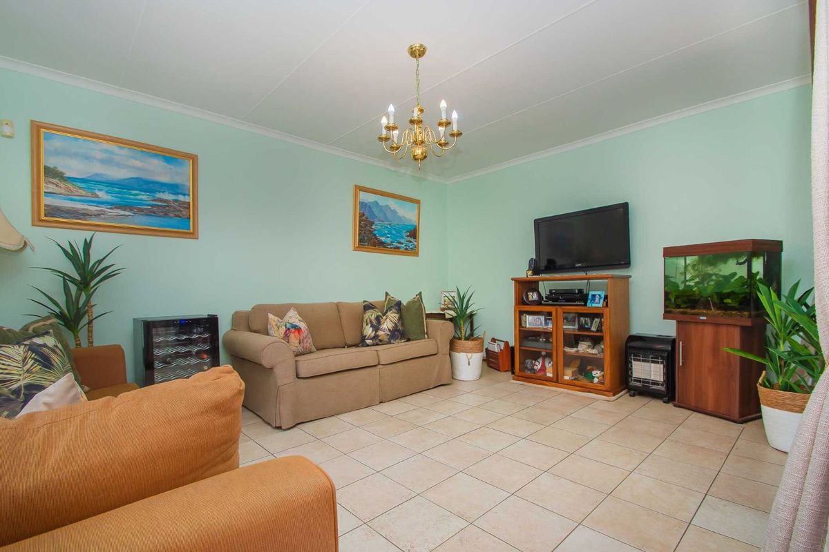 House For Sale in Weltevreden Park - Photo 5