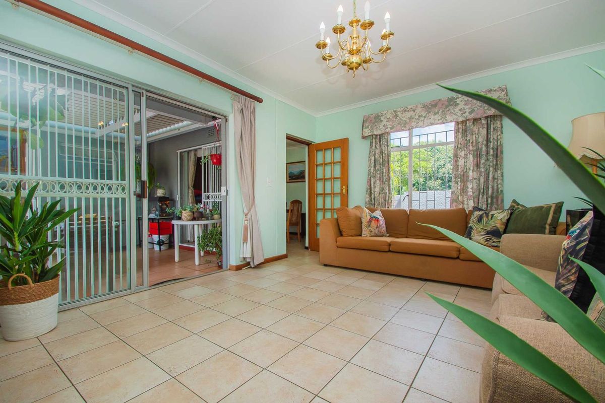House For Sale in Weltevreden Park - Photo 4