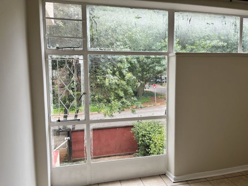 Apartment For Sale in Windsor East - Photo 3