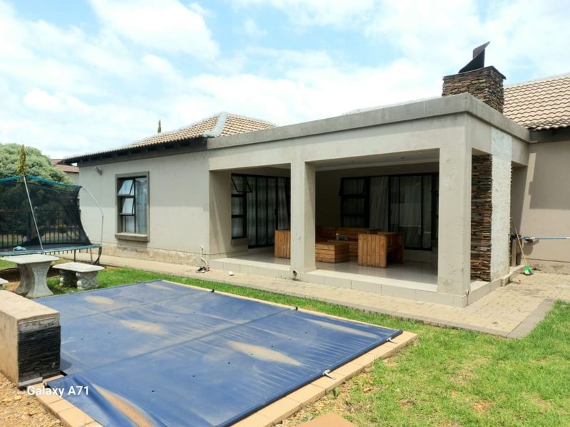 House For Sale in Savannah Country Estate - Photo 3