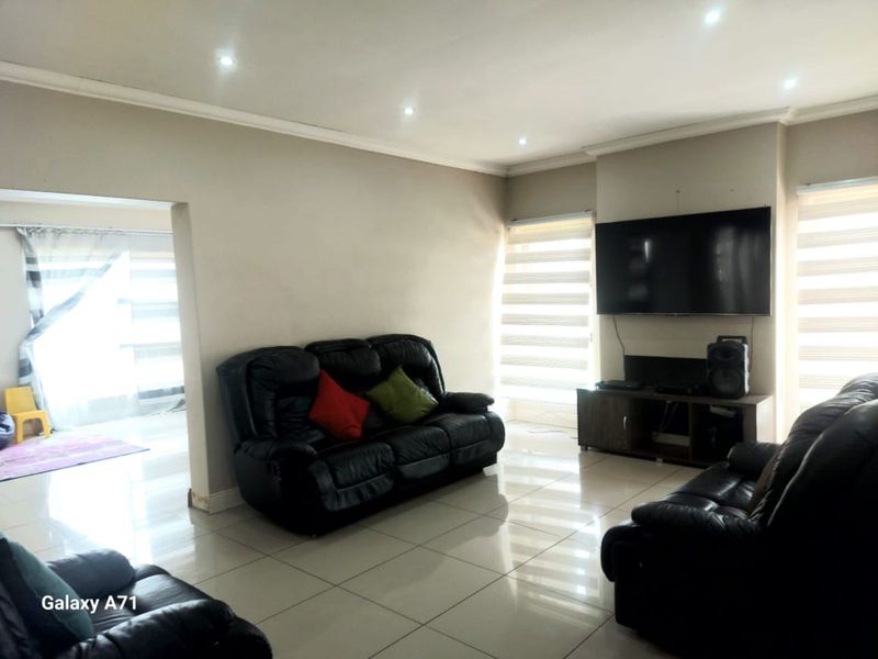 House For Sale in Savannah Country Estate - Photo 4