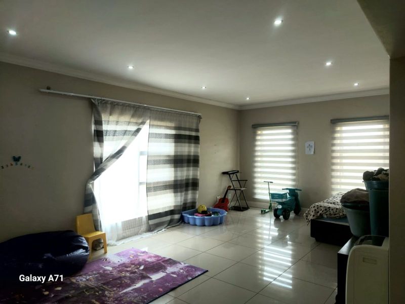 House For Sale in Savannah Country Estate - Photo 5